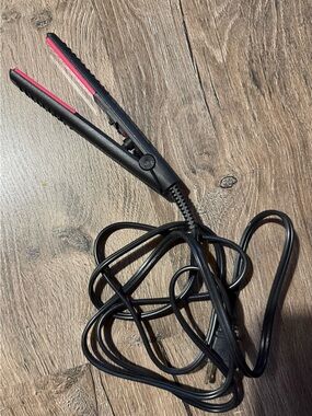 Revlon Black and Pink Mini Hair Straightener